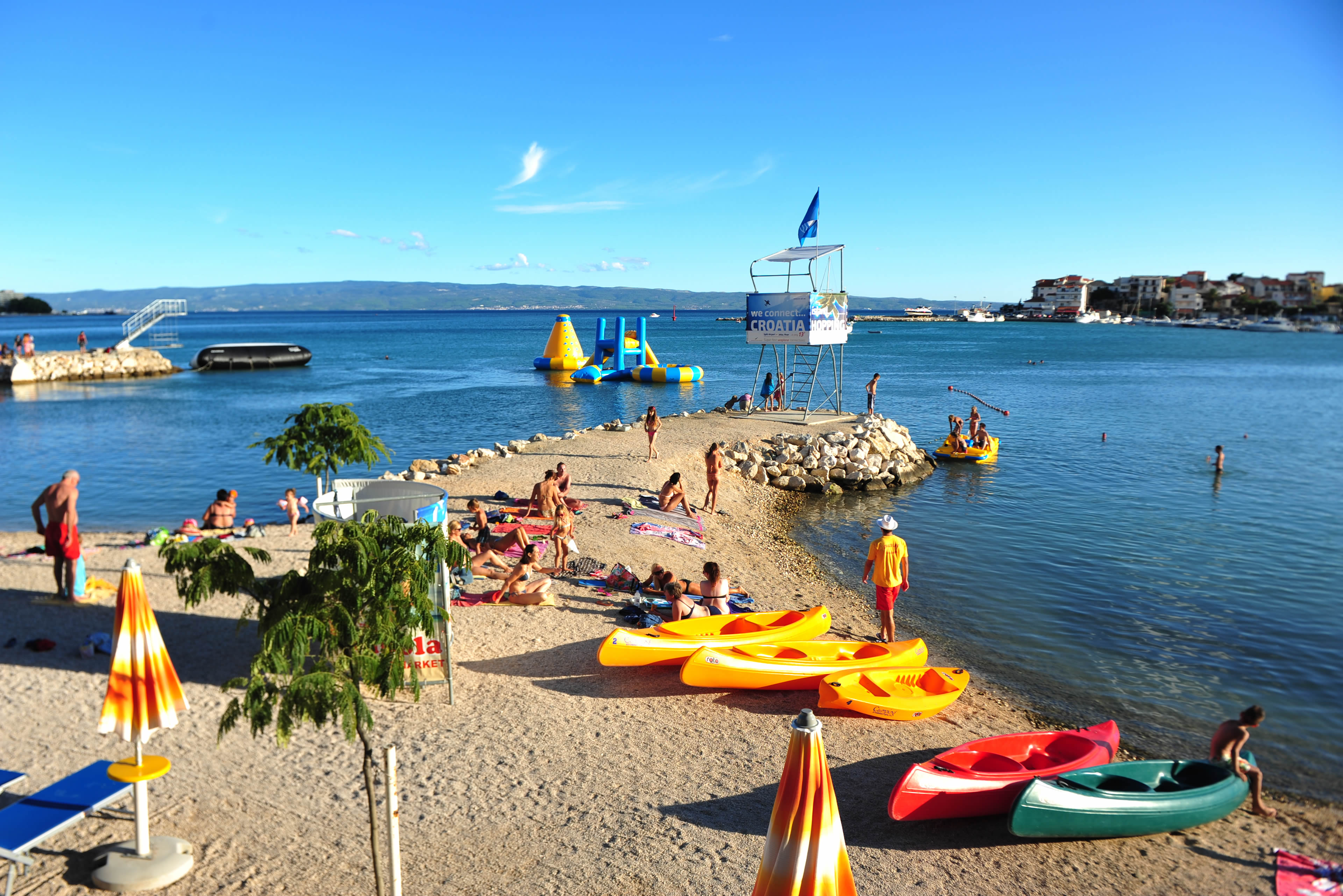 Emplacements de camping, vous allez choisir des emplacements de camping au bord de la mer en